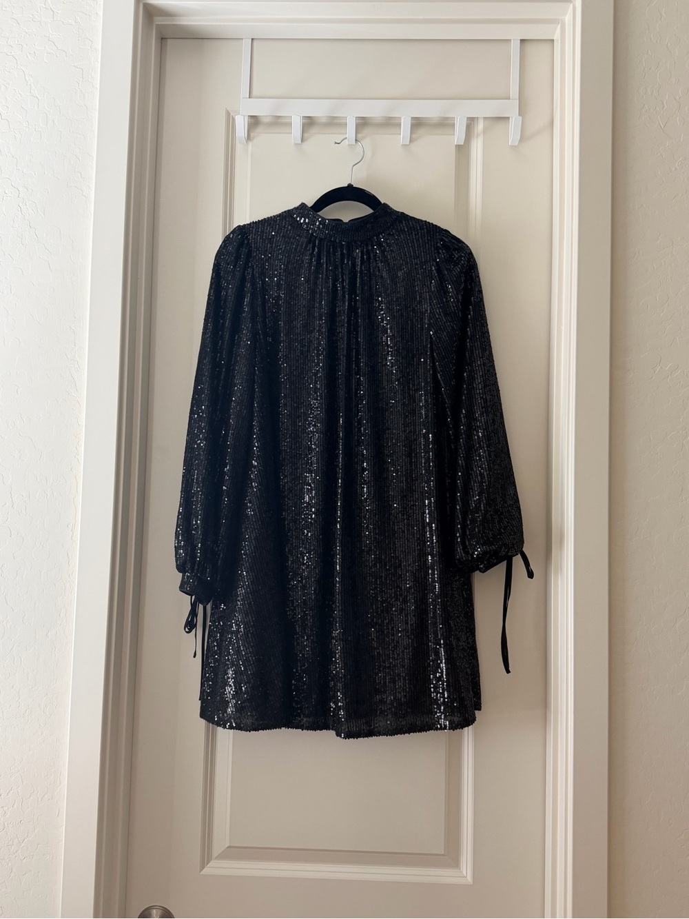 STUNNING Badgley Mischka Black Sequin Long Sleeved Cocktail Dress